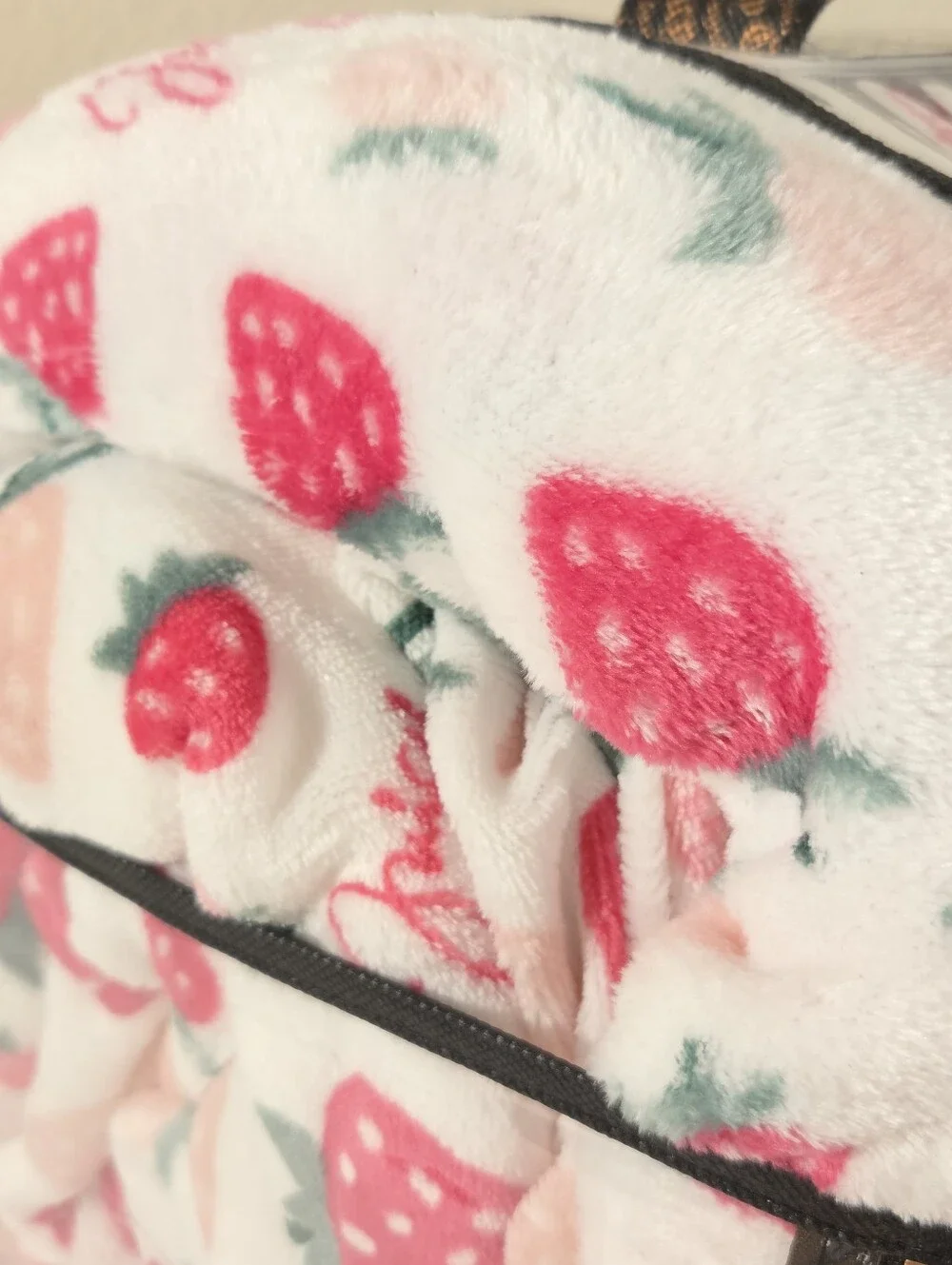 JUICY COUTURE Super Soft Ultra Plush QUEEN Sheet Set Pink Strawberry